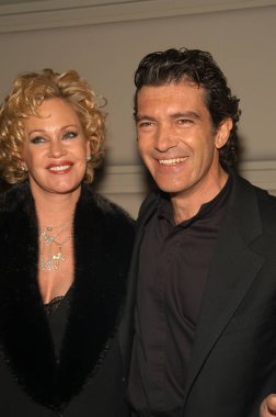 Koca ve karısı Melanie Griffith ve Antonio Banderas Rainforest Vakfı yararı konser Afterparty 21 Nisan 2004 New York 'ta Pierre otel at varmak. (Gbinuya/Everett Collection tarafından fotoğraf)