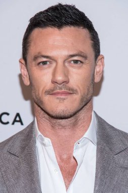 Luke Evans 2016 Tribeca Film Festivali'nde High-Rise Premiere için gelenler, Görsel Sanatlar Okulu (Sva) Tiyatrosu, New York, Ny Nisan 20, 2016. Fotoğraf: Steven Ferdman