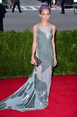 Nicole Richie (Donna Karan Atölyesi giyiyor) 'Charles James için gelenler: Beyond Fashion' Açılış Gecesi Metropolitan Museum of Art Yıllık Gala - Bölüm 3, Anna Wintour Kostüm Merkezi, New York, Ny Mayıs 5, 2014. Fotoğraf: Gregorio T. Binuya / Ever