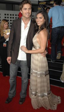 Eric Winter, Roselyn Sanchez gelen gelen Harold ve Kumar Escape Guantanamo Bay prömiyeri, Arclight Cinerama Dome, Los Angeles, CA, Nisan 17, 2008. Fotoğraf: David Longendyke/Everett Collection