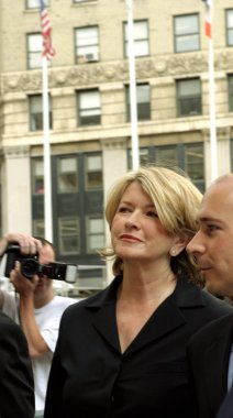 Martha Stewart Federal Court Manhattan 'da 16 Temmuz 2004 New York 'ta ceza için geldi. (Katy Winn/Everett Collection tarafından fotoğraf)
