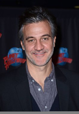 Ross Partridge, Planet Hollywood dışarı ve hakkında Celebrity candids için hatıra bağış ile kuzu teşvik-Tue,, New York, NY Ocak 5, 2016. Fotoğraf: Derek Storm/Everett Collection