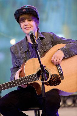 Justin Bieber Justin Bieber, Gma Times Square Studio, New York, Ny 15 Kasım 2009 ile Good Morning America Gma Konseri için sahnede 