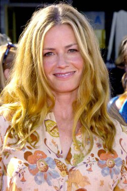 Elisabeth Shue Dreamer Prömiyeri için gelenler, Mann Village Tiyatrosu, Westwood, Ca, Ekim 09, 2005. Fotoğraf: David Longendyke / Everett Koleksiyonu