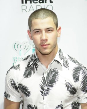 Nick Jonas iHeartRadio yaz havuz partisi, Caesars Palace, Las Vegas, NV Mayıs 30, 2015 için gelenler. Fotoğraf: James Atoa/Everett Collection