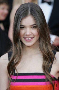 Hailee Steinfeld 17 yıllık ekran aktörler Guild sag Ödülleri-gelenler Part 2, Shrine Auditorium, Los Angeles, CA Ocak 30, 2011 için gelenler. Fotoğraf: James Atoa/Everett Collection