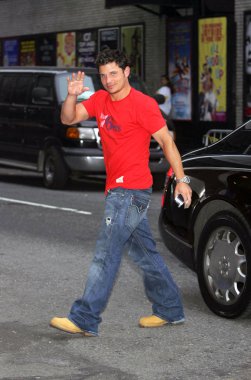 Nick Lachey at departures for The Late Show with David Letterman, The Ed Sullivan Theater, New York, NY, August 04, 2005. Photo by: Gregorio Binuya/Everett Collection clipart