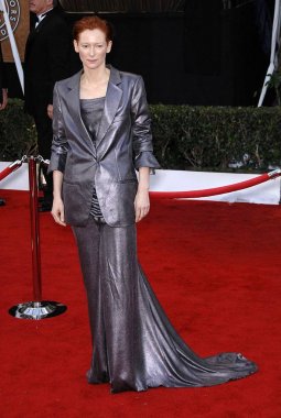 Tilda Swinton (Haider Ackermann giyiyor) Gelenler için gelenler - 44 Yıllık Screen Actors Guild Ödülleri (Sag), Shrine Auditorium & Exposition Center, Los Angeles, Ca, 27 Ocak 2008. Fotoğraf: Michael Germana / Everett Koleksiyonu