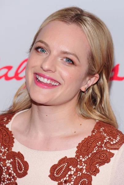 Elisabeth Moss Bei Der Ankunft Zum Nbc Red Nose Day — Stockfoto