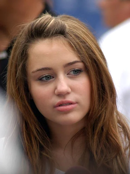 Miley Cyrus Docházce Revlon Run Pěšky Pro Ženy Los Angeles — Stock fotografie