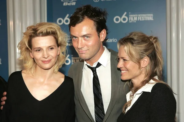 Juliette Binoche, Jude Law, Robin Wright Penn at the press conference for BREAKING AND ENTERING Press Conference - Toronto International Film Festival, Sutton Place Hotel, Toronto, Canada, ON, September 13, 2006. Photo by: Malcolm Taylor/Everett Coll