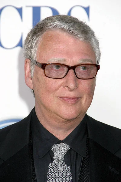 Mike Nichols Aux Arrivées Pour American Theatre Wings Antoinette Perry — Photo