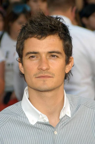 Orlando Bloom Při Příjezdu Pro Disney Piráti Karibiku Světové End — Stock fotografie