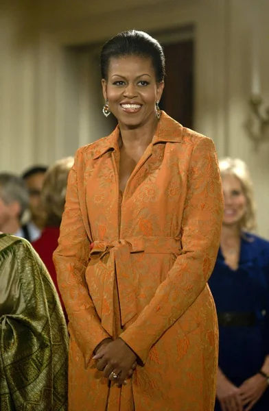 2009年11月24日 米歇尔 奥巴马出席印度总理抵达白宫对白宫进行国事访问的公开露面 照片来源 斯蒂芬 博伊塔诺 埃弗雷特收藏 — 图库照片