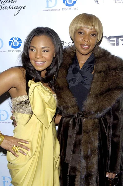 Ashanti Mary Blige Arrivals Lifebeat Music Industry Fights Aids Live — Foto de Stock