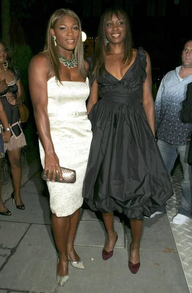 Serena Williams Venus Williams Vid Ankomster För 2006 Olympus Vår — Stockfoto