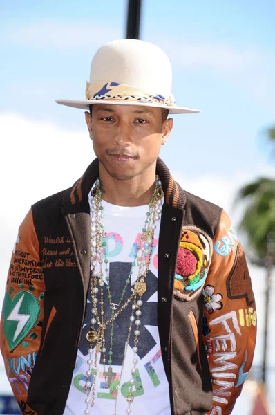 Pharrell Williams Con Collar Chanel Ceremonia Inducción Star Hollywood Walk — Foto de Stock