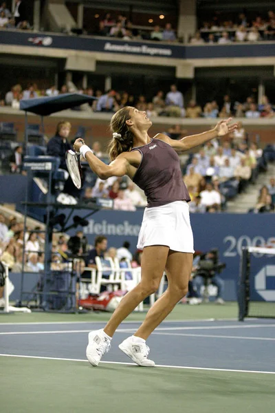 阿梅利 莫雷斯莫内为美国网球公开赛 阿瑟阿什体育场 法拉盛 2005年9月1日 照片由 埃弗雷特收藏 — 图库照片