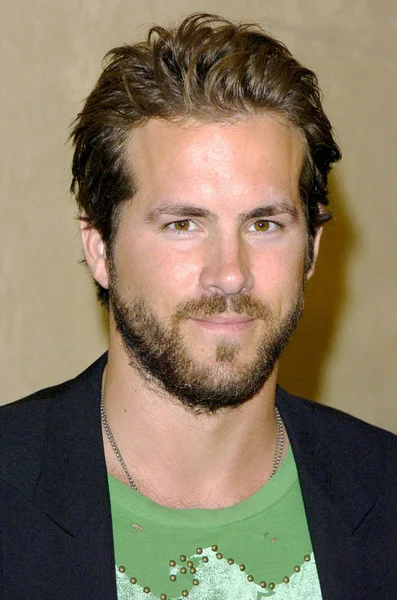 Ryan Reynolds Arrivals Waiting Premiere Mann Bruin Theatre Westwood New — Stock Photo, Image