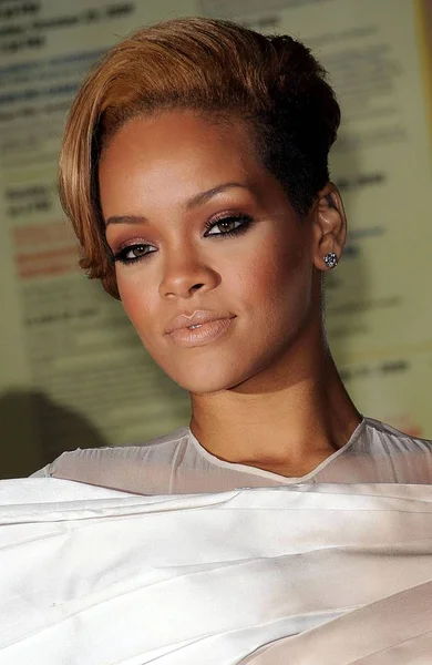 Rihanna Bei Der Ankunft Der Glamourfrauen Des Jahres Carnegie Hall — Stockfoto