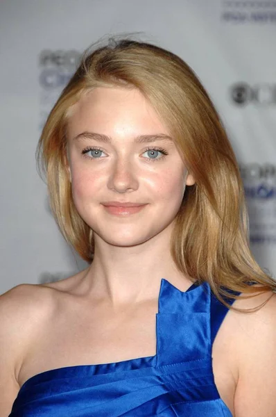 Dakota Fanning Agli Arrivi Arrivi 35Th Annual People Choice Awards — Foto Stock