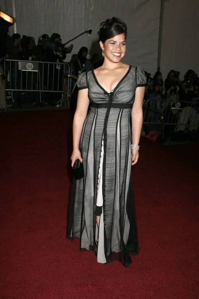 America Ferrera Wearing Phi Arrivals Poiret King Fashion Metropolitan Museum — Stock Photo, Image