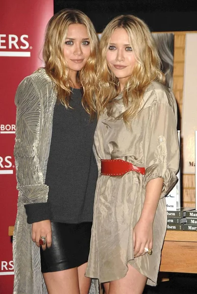 2008년 11월 12일 애슐리 케이트와 애슐리 로스앤젤레스 Ca와 영향력 서명을 — 스톡 사진