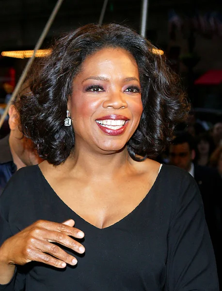 Moderatorin Oprah Winfrey Nimmt Der Zweiten Jährlichen Benefizgala Des Sesamworkshops — Stockfoto
