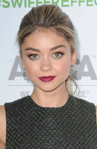 Sarah Hyland Una Aparición Pública Para Swiffer Aspca Celebra Adopción — Foto de Stock