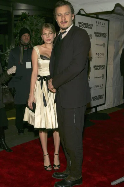Heath Ledger Girlfriend Michelle Williams Arrivals Brokeback Mountain Premiere Loews — Foto de Stock