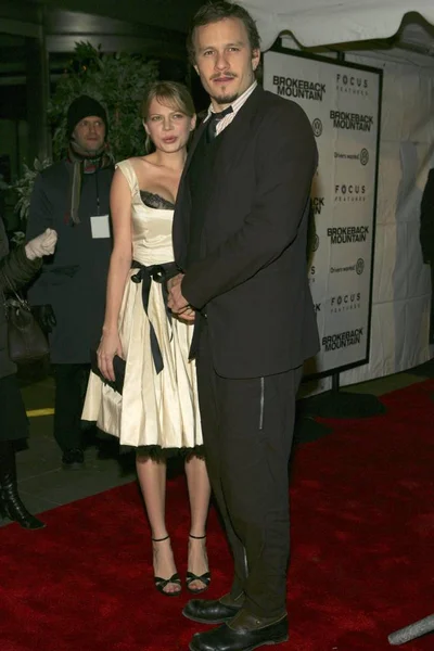 Heath Ledger Namorada Michelle Williams Chegadas Para Brokeback Mountain Premiere — Fotografia de Stock