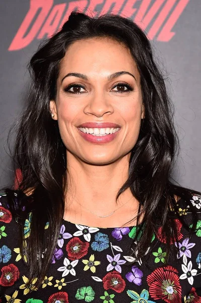 Rosario Dawson Las Llegadas Para Marvel Daredevil Season Two Premiere Fotos de stock