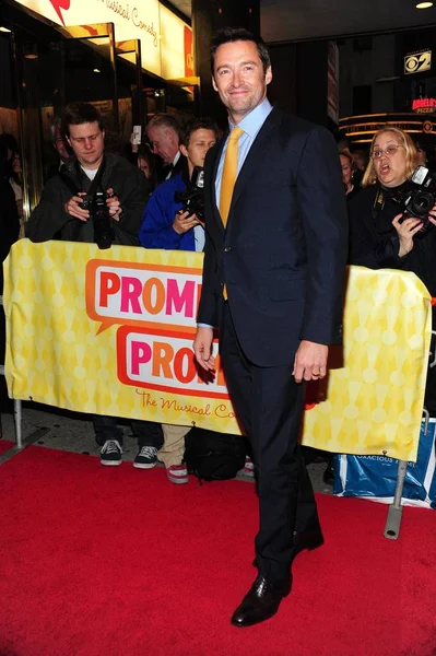 ヒュー ジャックマンは 2010年4月25日 ブロードウェイ ブロードウェイ劇場 ニューヨーク ニューヨークで 約束のオープニング ナイト に出席しました ロイヤリティフリーのストック写真