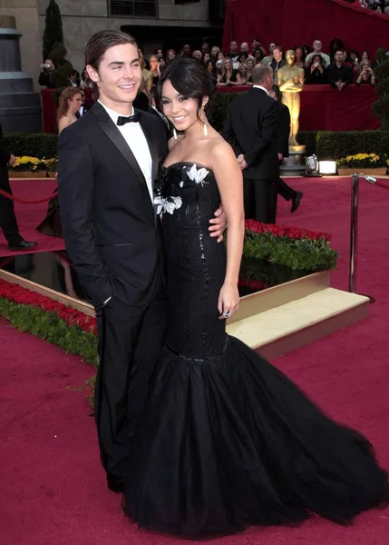 Zac Efron Vanessa Hudgens Vestindo Vestido Marchesa Chegadas Para 81St Imagens De Bancos De Imagens Sem Royalties