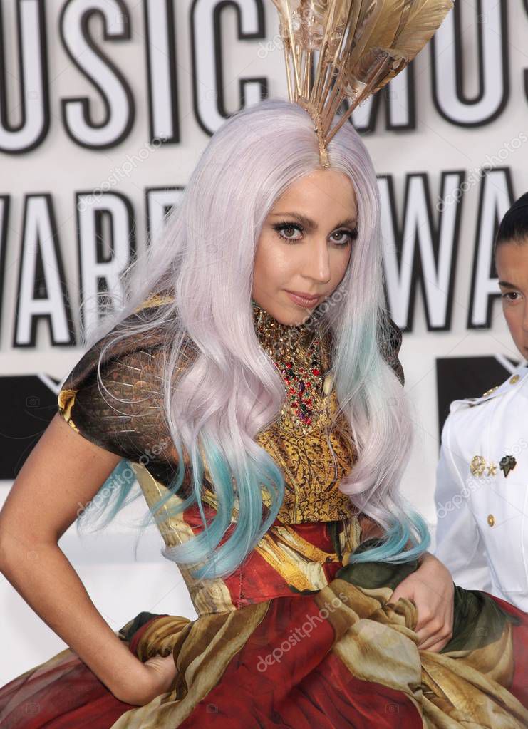 Lady Gaga Indossando Abito Alexander Mcqueen Agli Arrivi 2010 Mtv