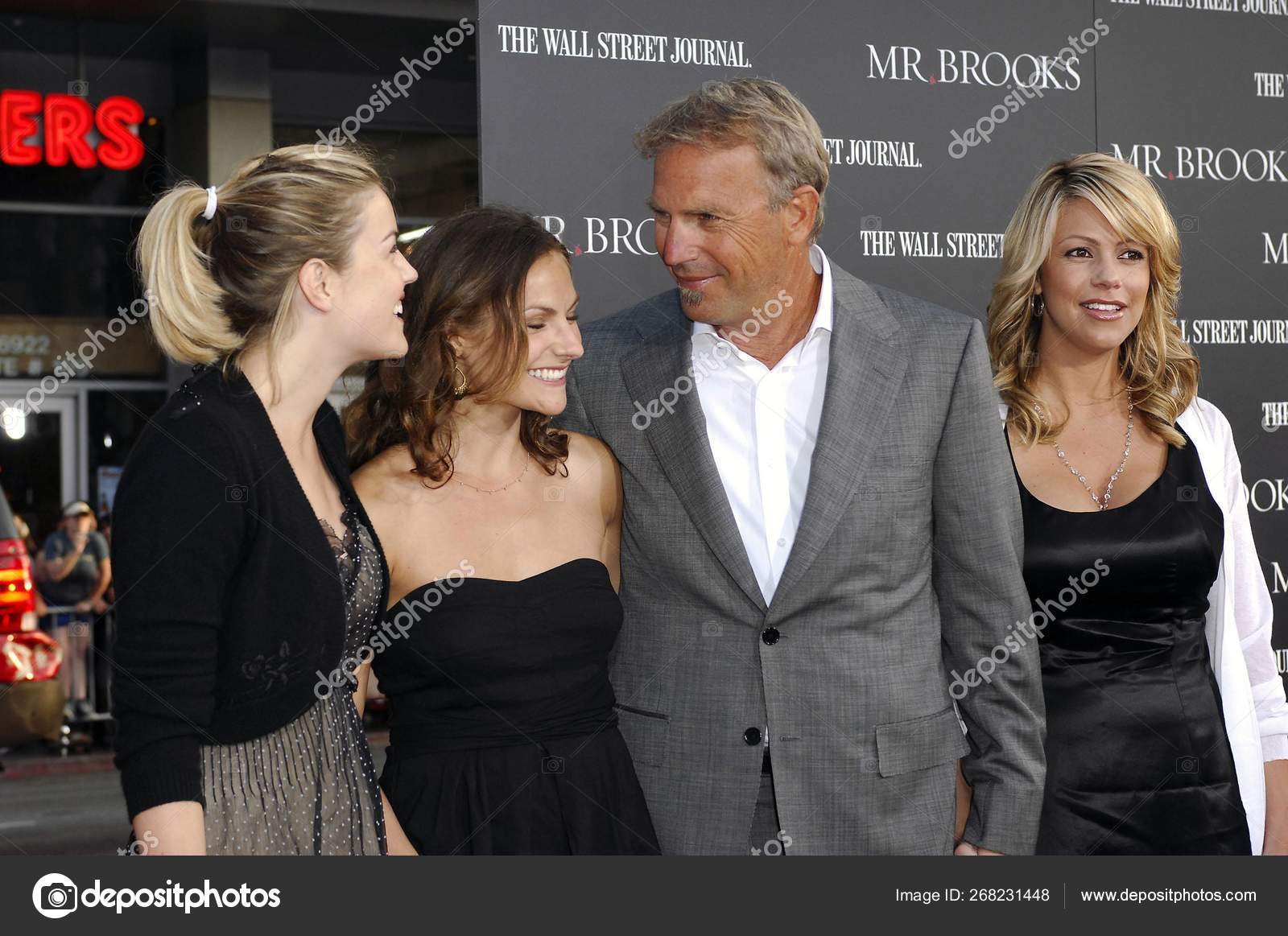 클로즈 로드리게스 토마스 제퍼슨 공원에서 프로젝트 피크닉을 2005 사진으로 컬렉션 — 스톡 에디토리얼 사진 © everett225  #268192612, image size:1600x1163