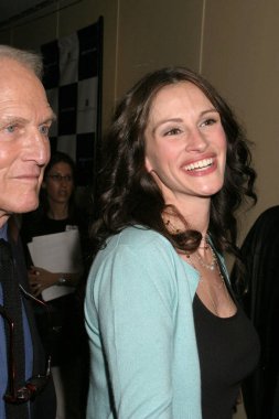 Paul Newman, Julia Roberts Wall Benefit Sky Hole Yıldız için gelenler, Avery Fisher Hall, Lincoln Center, New York, Ny, Nisan 21, 2005. Fotoğraf: Rob Rich / Everett Koleksiyonu