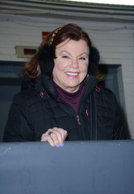 Marsha Mason dışarı ve hakkında Celebrity candids için-Fri, New York, NY 19 Şubat 2016. Fotoğraf: Derek Storm/Everett Collection