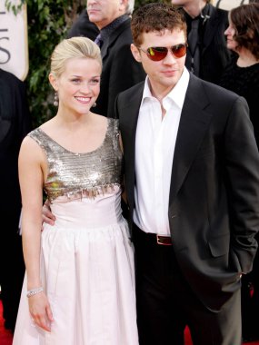 Resse Witherspoon (vintage couture Chanel elbise giyiyor), Ryan Phillippe kırmızı halı üzerinde 63 yıllık Altın Küre Ödülleri, Los Angeles, Ca, Ocak 16, 2006. Fotoğraf: Chris Haston/Nbc Entertainment/Courtesy Everett Collection