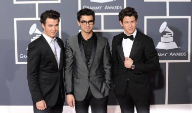 Kevin Jonas, Joe Jonas, Nick Jonas, 52nd yıllık Grammy Ödülleri için gelenler-gelenler, Staples Center, Los Angeles, CA Ocak 31, 2010. Fotoğraf: Dee Cercone/Everett Collection