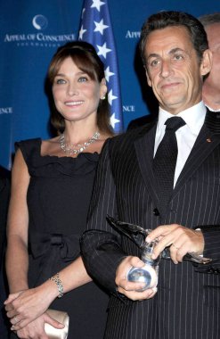 Carla Bruni Sarkozy, Nicolas Sarkozy 2008 Dünya Devlet Adamı Ödül Töreni için katılım Vicdan Vakfı, Waldorf-Astoria Hotel, New York, Ny, Eylül 23, 2008 Temyiz tarafından barındırılan. Fotoğraf: Kristin Callahan / Everett Koleksiyonu
