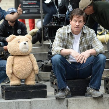 Ted, Mark Wahlberg Ted için yerde 2 Midtown Manhattan'da Yer Çekimi, , New York, Ny Ekim 7, 2014. Fotoğraf: Kristin Callahan / Everett Koleksiyonu
