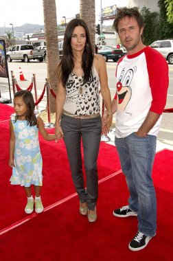 Natalie, Courtney Cox, David Arquette Barnyard Premiere için gelenler, Arclight Hollywood Sineması, Los Angeles, Ca, Temmuz 29, 2006. Fotoğraf: Michael Germana / Everett Koleksiyonu
