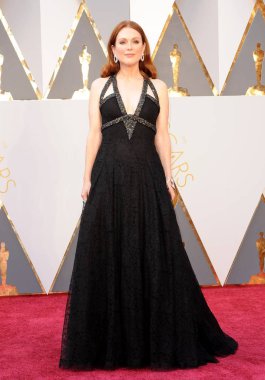 Julianne Moore (Chanel giyiyor) 88 Akademi Ödülleri Oscar 2016 için gelenler - Arrivals 2, Hollywood ve Highland Center'da Dolby Tiyatrosu, Los Angeles, Ca Şubat 28, 2016. Fotoğraf: Elizabeth Goodenough / Everett Koleksiyonu