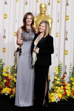 Kathryn Bigelow, Hurt Locker Için En İyi Yönetmen, Barbra Streisand 82 Yıllık Akademi Ödülleri Oscar Töreni için basın odasında - Basın Odası, Kodak Tiyatrosu, Los Angeles, Ca Mart 7, 2010. Fotoğraf: Emilio Flores /Everett Collection