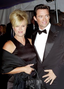Actor Hugh Jackman ve eşi Deborra-Lee Furness New York 'ta met Nisan 26, 2004 yılında yılın kostüm Enstitüsü partisi 'ne geliyor. (Matthew Peyton/Everett Collection tarafından fotoğraf)