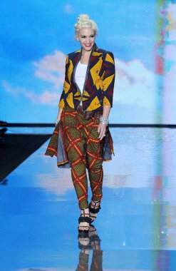 Gwen Stefani L.A.M.B. İlkbahar / Yaz için pistte 2011 Moda Sunumu, Lincoln Center, New York, Eylül 16, 2010. Fotoğraf: Kristin Callahan / Everett Koleksiyonu