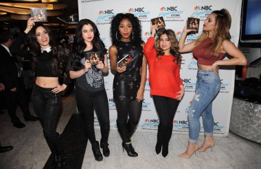 Fifth Harmony Fifth Harmony Meet & Greet'in Yansıma Cd'sini Tanıtmak için katılımıyla, Rockefeller Plaza, New York, Ny Şubat 3, 2015. Fotoğraf: Kristin Callahan / Everett Koleksiyonu