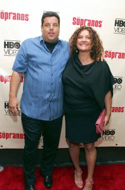 Steve Schirripa, Aida Turturro Hbo The Soprano's Fifth Season Dvd Release Party için gelenler, İngilizce İtalyanca, New York, Ny, Haziran 06, 2005. Fotoğraf: Gregorio Binuya /Everett Collection