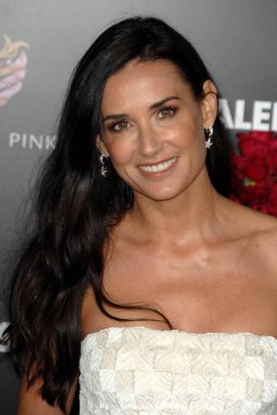 Sevgililer Günü Prömiyeri için gelenler Demi Moore, Grauman Çin Tiyatrosu, New York, Ny Şubat 8, 2010. Fotoğraf: Dee Cercone /Everett Collection